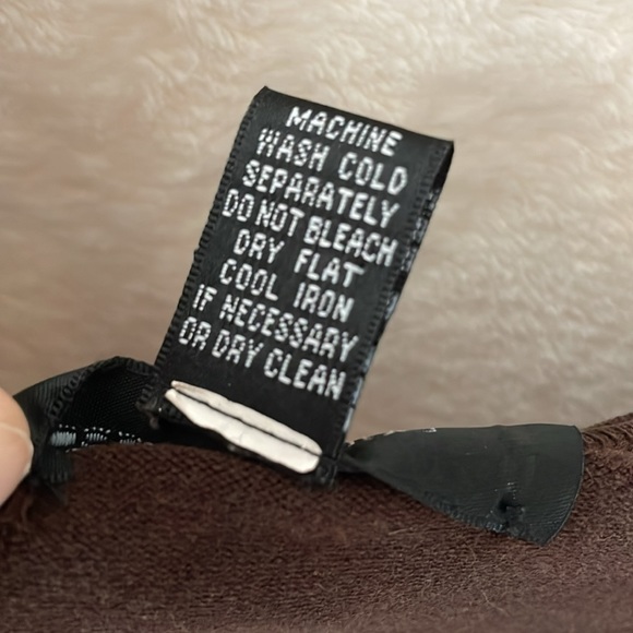 Cable & Gauge silk blend faux wrap crossover v-neck top, size Large - Picture 8 of 8